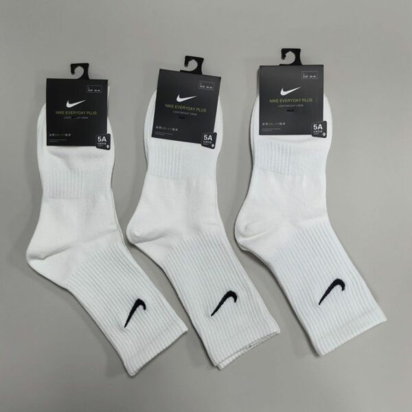 Nike Classic Swoosh Logo Socks