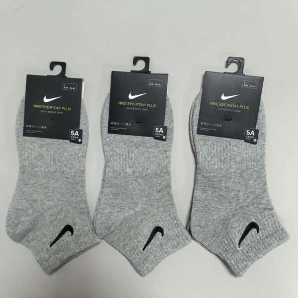 Nike Classic Swoosh Logo Socks