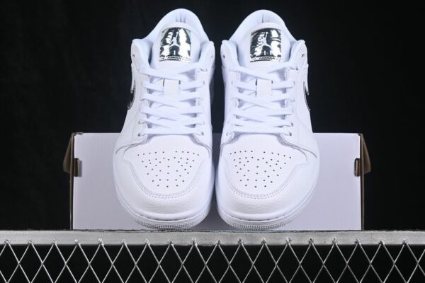 AJ 1 Low SE ‘White Metallic Silver’ IQ9381-100