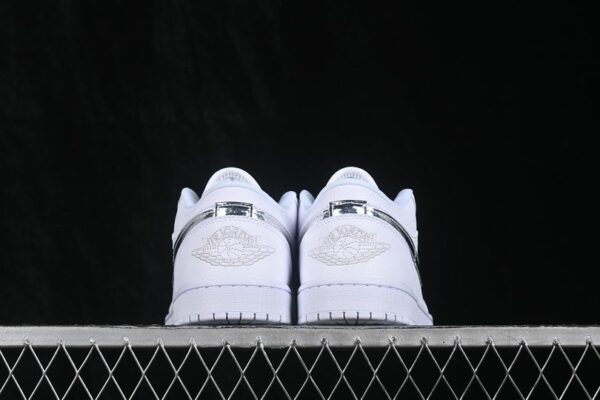 AJ 1 Low SE ‘White Metallic Silver’ IQ9381-100