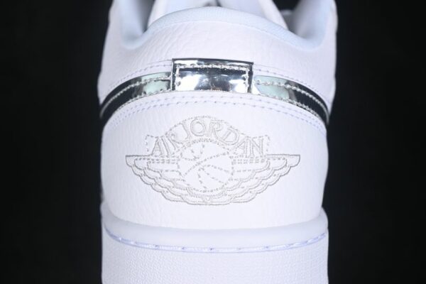 AJ 1 Low SE ‘White Metallic Silver’ IQ9381-100