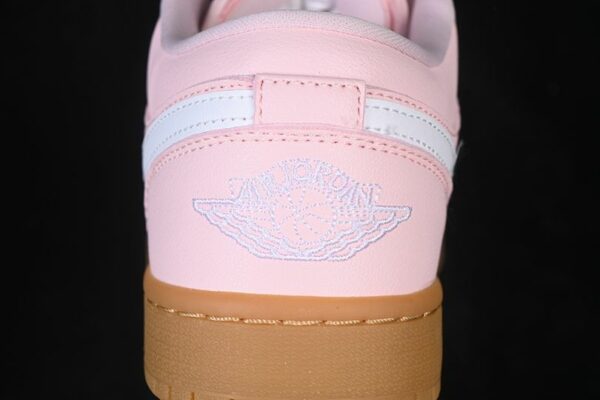AJ 1 Low ‘Arctic Pink Gum’ DC0774-601 AJ 1 Low ‘Arctic Pink Gum’ DC0774-601