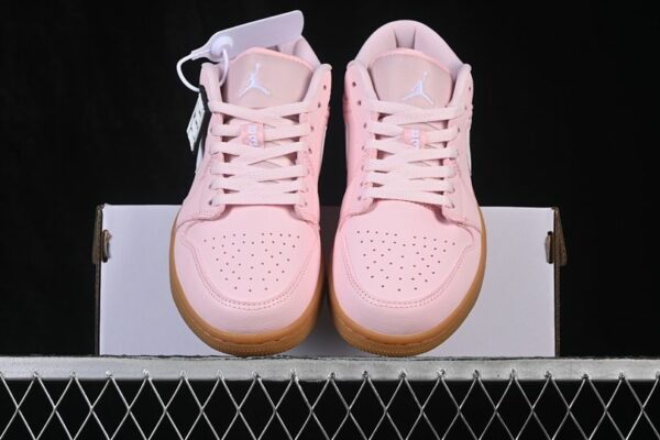 AJ 1 Low ‘Arctic Pink Gum’ DC0774-601 AJ 1 Low ‘Arctic Pink Gum’ DC0774-601