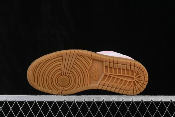 AJ 1 Low ‘Arctic Pink Gum’ DC0774-601 AJ 1 Low ‘Arctic Pink Gum’ DC0774-601