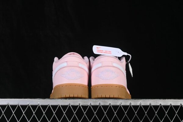 AJ 1 Low ‘Arctic Pink Gum’ DC0774-601 AJ 1 Low ‘Arctic Pink Gum’ DC0774-601