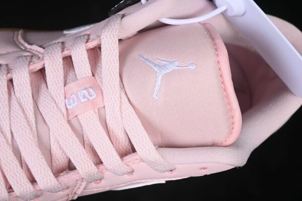 AJ 1 Low ‘Arctic Pink Gum’ DC0774-601 AJ 1 Low ‘Arctic Pink Gum’ DC0774-601
