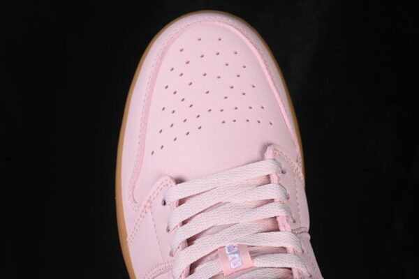 AJ 1 Low ‘Arctic Pink Gum’ DC0774-601 AJ 1 Low ‘Arctic Pink Gum’ DC0774-601