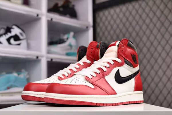 AJ 1 Retro High OG ‘Chicago Lost & Found’ DZ5485-612
