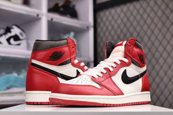 AJ 1 Retro High OG ‘Chicago Lost & Found’ DZ5485-612