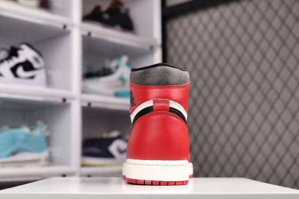 AJ 1 Retro High OG ‘Chicago Lost & Found’ DZ5485-612