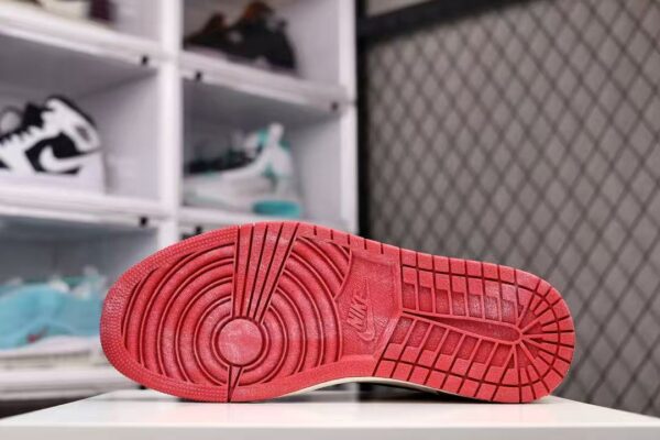 AJ 1 Retro High OG ‘Chicago Lost & Found’ DZ5485-612
