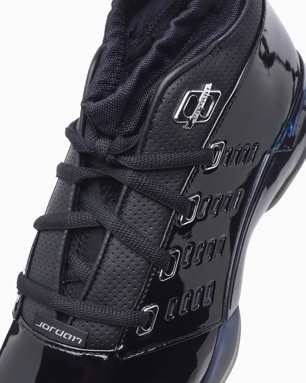 AJ 17 Low SP “Black Patent” IV7640-001