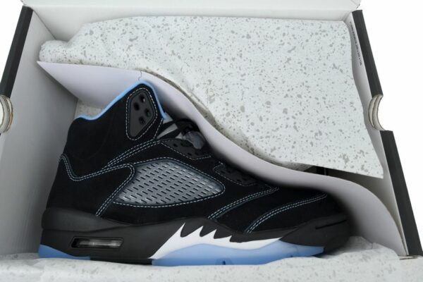 AJ 5 Retro ‘Black Carolina’ DD0587-008 AJ 5 Retro ‘Black Carolina’ DD0587-008