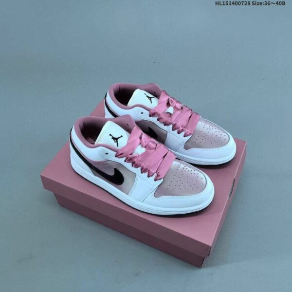 AJ 1 Low SE ‘Desert Berry’ IO0668-100 AJ 1 Low SE ‘Desert Berry’ IO0668-100