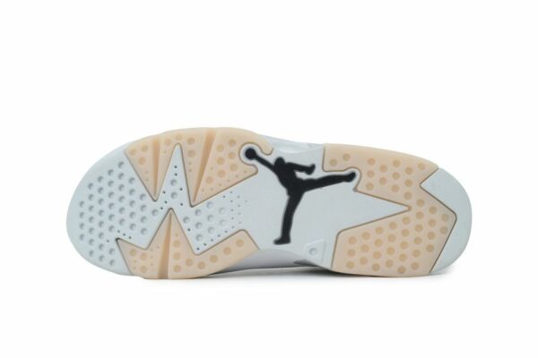 AJ 6 PSG ‘Metallic Silver’ IQ5135-001