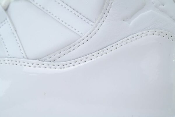 AJ 11 Retro x COMME des GARCONS ‘White’ IV7639-100 AJ 11 Retro x COMME des GARCONS ‘White’ IV7639-100