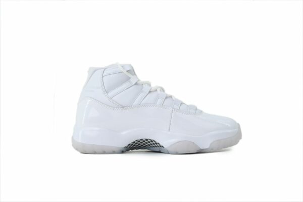 AJ 11 Retro x COMME des GARCONS ‘White’ IV7639-100 AJ 11 Retro x COMME des GARCONS ‘White’ IV7639-100