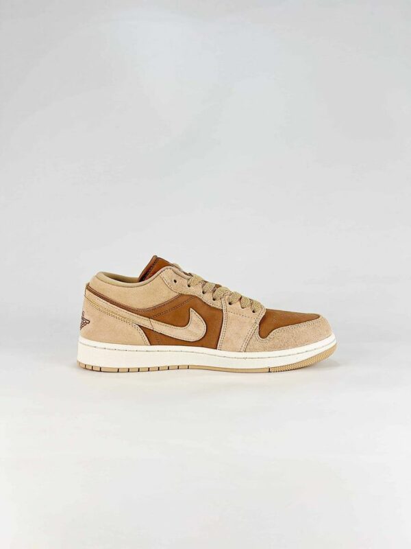 AJ 1 Low ‘Legend Medium Brown Chalk’ DC0774-205 AJ 1 Low ‘Legend Medium Brown Chalk’ DC0774-205