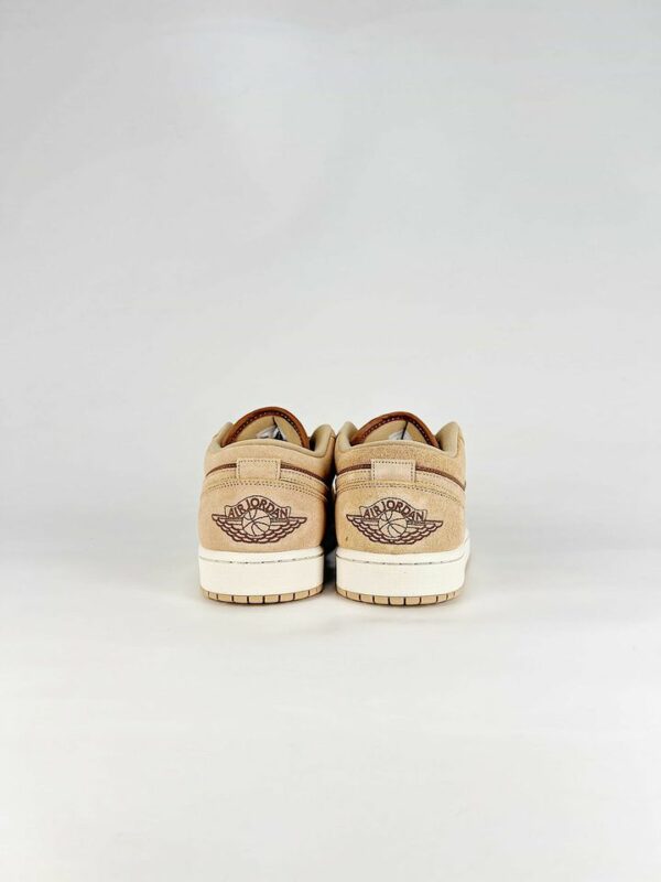 AJ 1 Low ‘Legend Medium Brown Chalk’ DC0774-205 AJ 1 Low ‘Legend Medium Brown Chalk’ DC0774-205