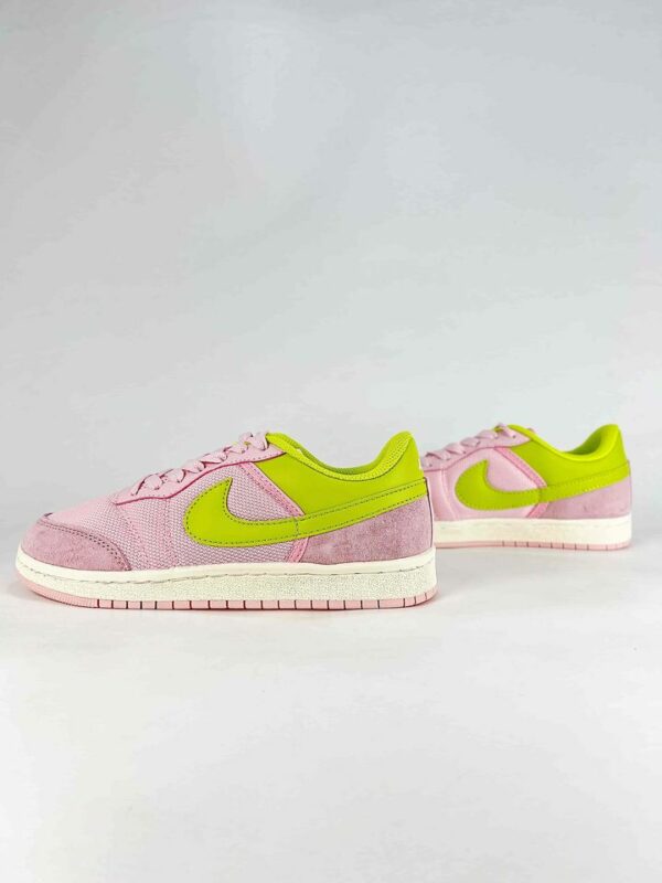 AJ Skyline Low ‘Iced Carmine’ IQ0704-607
