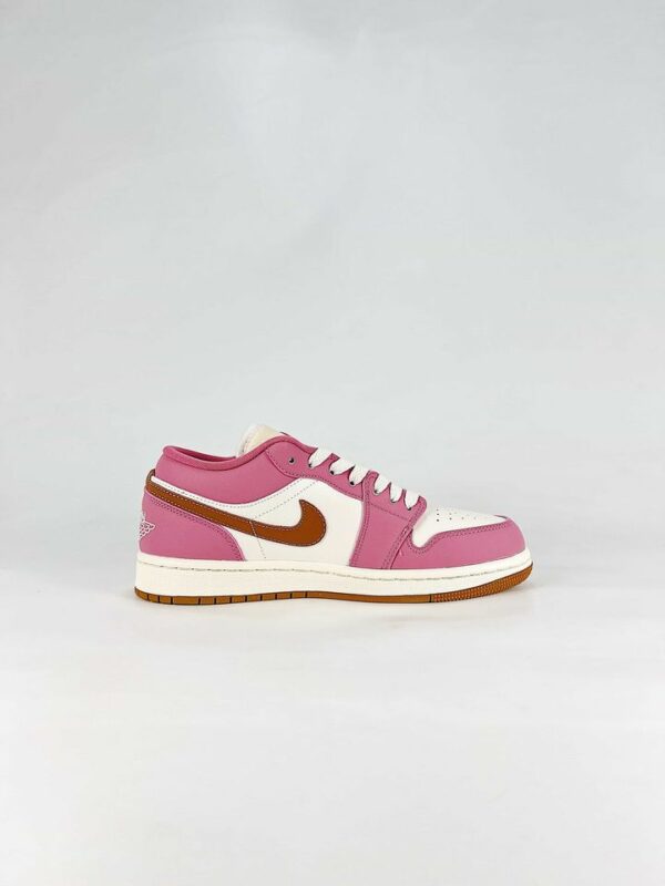 AJ 1 Low ‘Desert Berry Light British Tan’ DC0774-609 AJ 1 Low ‘Desert Berry Light British Tan’ DC0774-609