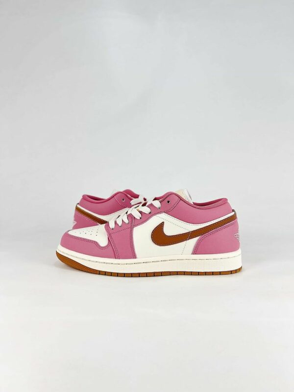 AJ 1 Low ‘Desert Berry Light British Tan’ DC0774-609 AJ 1 Low ‘Desert Berry Light British Tan’ DC0774-609