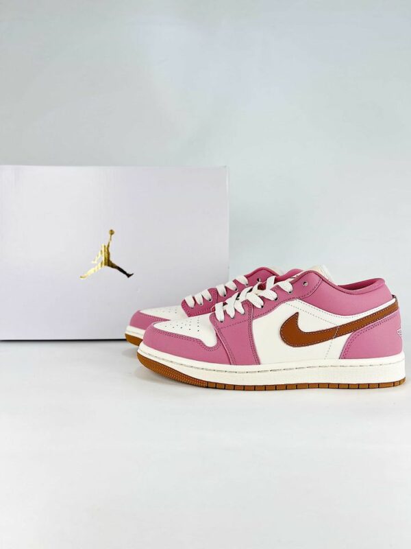 AJ 1 Low ‘Desert Berry Light British Tan’ DC0774-609 AJ 1 Low ‘Desert Berry Light British Tan’ DC0774-609