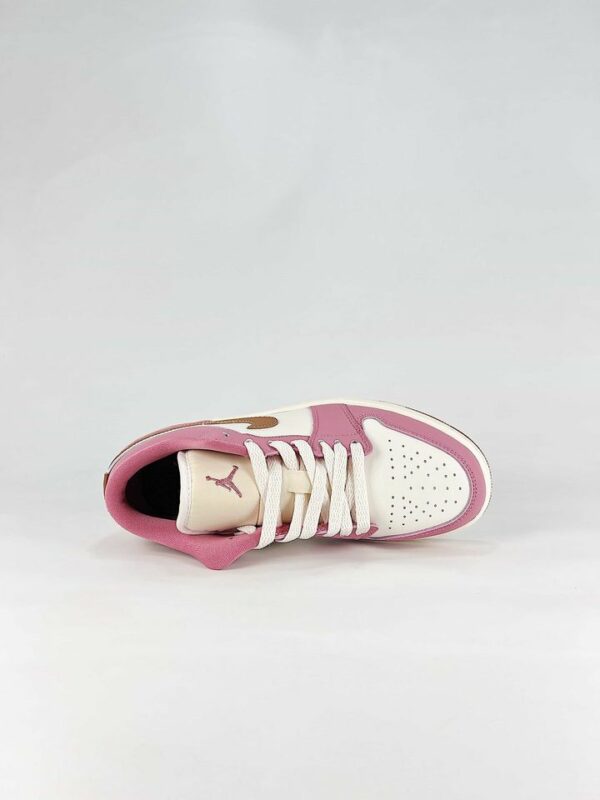 AJ 1 Low ‘Desert Berry Light British Tan’ DC0774-609 AJ 1 Low ‘Desert Berry Light British Tan’ DC0774-609
