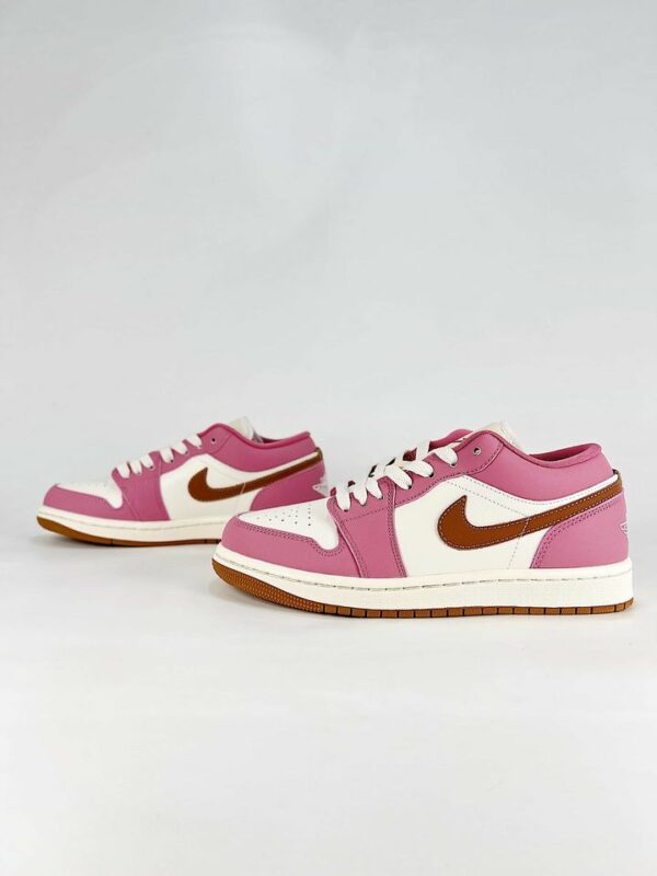 AJ 1 Low ‘Desert Berry Light British Tan’ DC0774-609 AJ 1 Low ‘Desert Berry Light British Tan’ DC0774-609