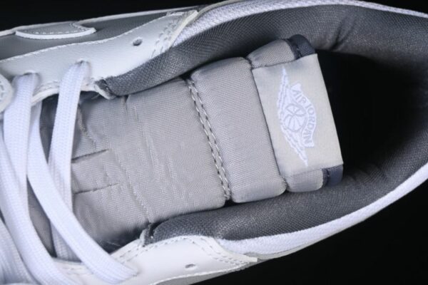 AJ Legacy 312 Low ‘Wolf Grey’ CD7069-005 AJ Legacy 312 Low ‘Wolf Grey’ CD7069-005