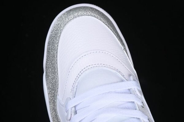 AJ 4 RM ‘White Metallic Silver’ HQ3441-111 AJ 4 RM ‘White Metallic Silver’ HQ3441-111
