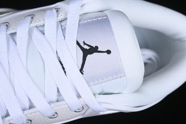 AJ 4 RM ‘White Metallic Silver’ HQ3441-111 AJ 4 RM ‘White Metallic Silver’ HQ3441-111