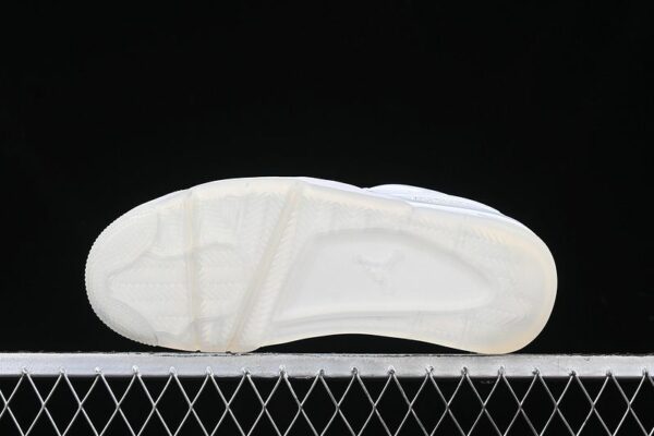 AJ 4 RM ‘White Metallic Silver’ HQ3441-111 AJ 4 RM ‘White Metallic Silver’ HQ3441-111