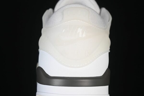 AJ 4 RM ‘Hemp’ IB8857-141 AJ 4 RM ‘Hemp’ IB8857-141