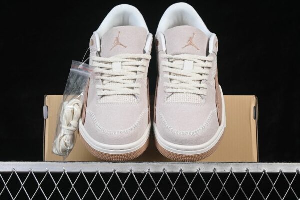 AJ Flight Court SE ‘Light Orewood Brown’ IB4414-120 AJ Flight Court SE ‘Light Orewood Brown’ IB4414-120