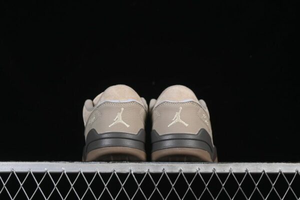 AJ Flight Court ‘Khaki Ironstone’ IO7612-220 AJ Flight Court ‘Khaki Ironstone’ IO7612-220