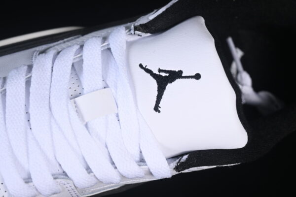 AJ Flight Court ‘White Sail Black’ HF3255-112 AJ Flight Court ‘White Sail Black’ HF3255-112