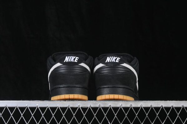 Nike SB Dunk Low Pro ‘Black White Gum’ HF3704-003 Nike SB Dunk Low Pro ‘Black White Gum’ HF3704-003