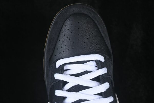 Nike SB Dunk Low Pro ‘Black White Gum’ HF3704-003 Nike SB Dunk Low Pro ‘Black White Gum’ HF3704-003