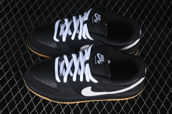 Nike SB Dunk Low Pro ‘Black White Gum’ HF3704-003 Nike SB Dunk Low Pro ‘Black White Gum’ HF3704-003