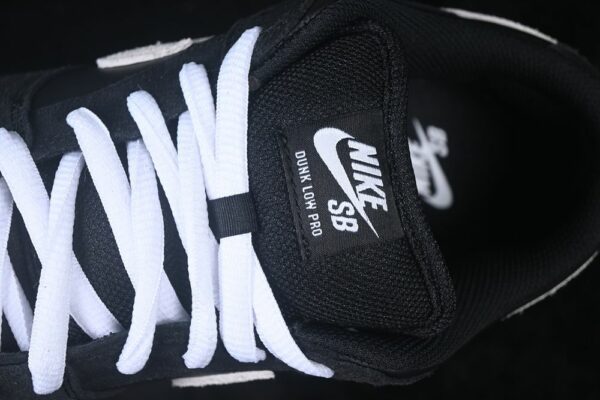 Nike SB Dunk Low Pro ‘Black White Gum’ HF3704-003 Nike SB Dunk Low Pro ‘Black White Gum’ HF3704-003