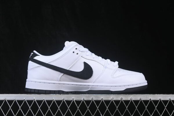 Nike SB Dunk Low ‘White Black’ HF3704-100 Nike SB Dunk Low ‘White Black’ HF3704-100