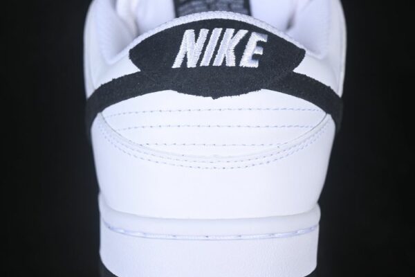 Nike SB Dunk Low ‘White Black’ HF3704-100 Nike SB Dunk Low ‘White Black’ HF3704-100