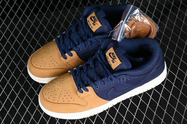 Nike SB Dunk Low ‘Midnight Navy Desert Ochre’ DX6775-400