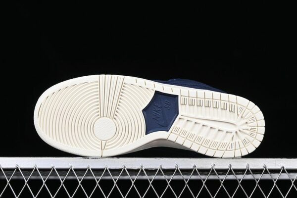 Nike SB Dunk Low ‘Midnight Navy Desert Ochre’ DX6775-400