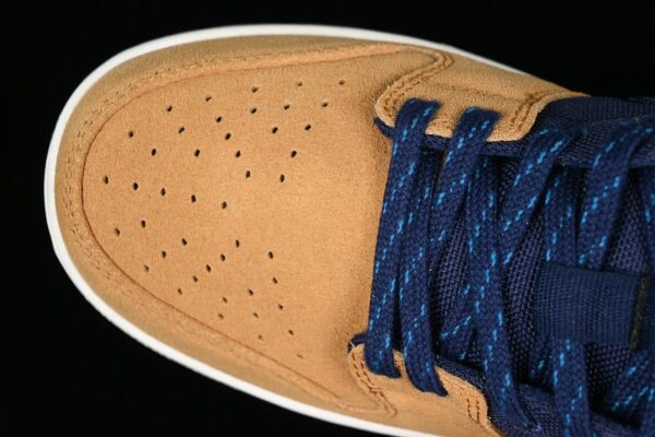 Nike SB Dunk Low ‘Midnight Navy Desert Ochre’ DX6775-400