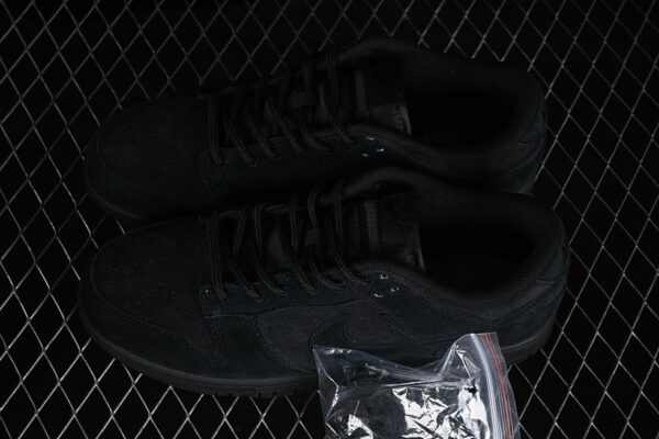 Nike Dunk Low SE ‘Triple Black’ IB6651-001 Nike Dunk Low SE ‘Triple Black’ IB6651-001