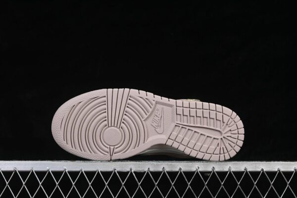 Nike Dunk Low ‘Malt’ IB4417-105
