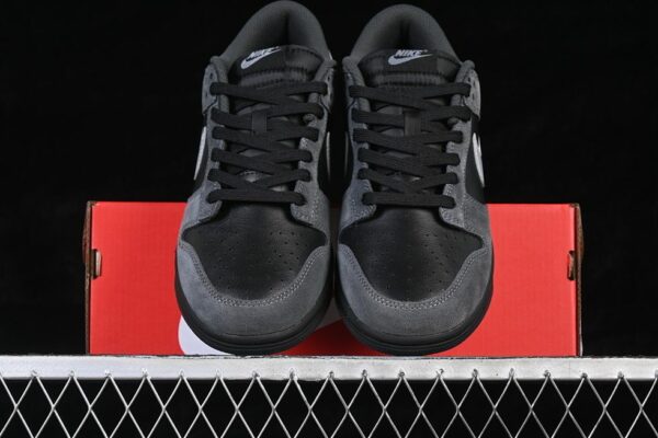 Nike Dunk Low ‘Black Metallic Silver’ II7636-001