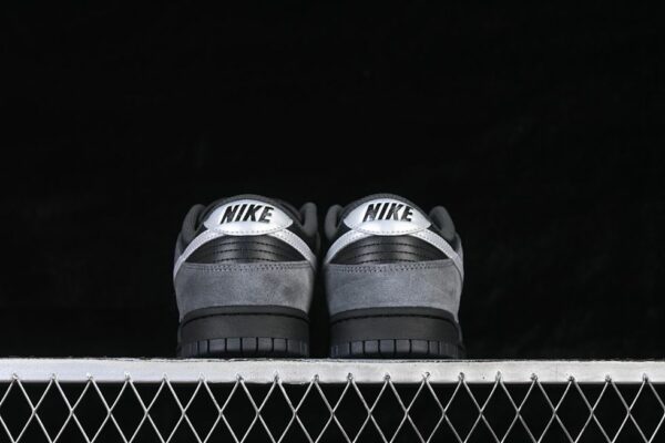 Nike Dunk Low ‘Black Metallic Silver’ II7636-001